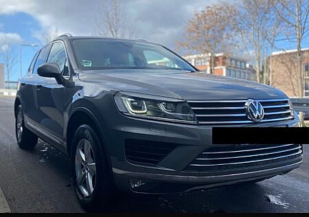 VW Touareg Volkswagen 3.0 V6 TDI SCR Tiptronic -