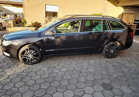 Skoda Superb 2.0 TDI DSG Ambition Combi Ambition