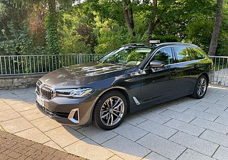 BMW 530d Touring A - HUD, Pano, Laser, GARANTIE