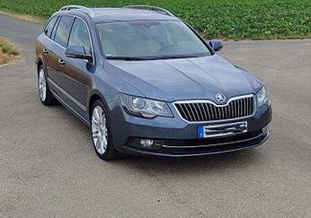 Skoda Superb 2.0 TDI 125kW DSG Elegance Xenon AHK Navi