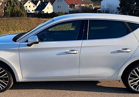 Seat Leon Xcellence 1.5TSI ACC/LED/NAVI/KAM/VIRT/18"