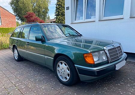 Mercedes-Benz E 320 TE Sportline, Erstlack, Classic Data 2+