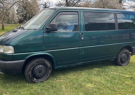 VW T4 Caravelle Volkswagen 2,5-l-Diesel TDI 75kW Standard