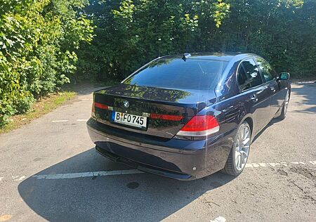 BMW 745i A -