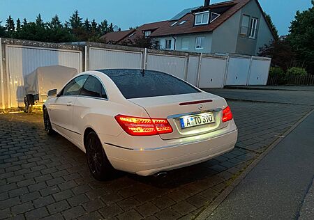 Mercedes-Benz E 250 Coupé CGI