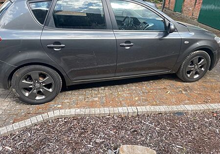 Kia Cee'd / Ceed 1.4 CVVT Spirit Spirit