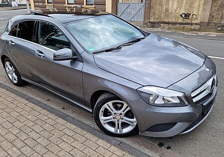 Mercedes-Benz A 180 76tkm PANO LEDER SHZ Service Neu