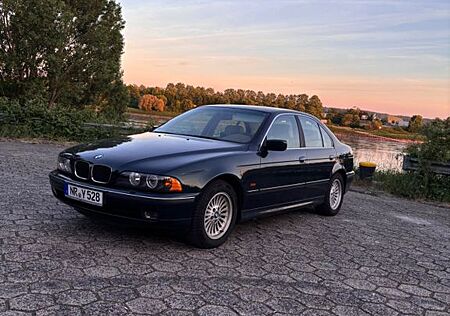 BMW 528i (E39) | Oxfordgrün | 2. Hand