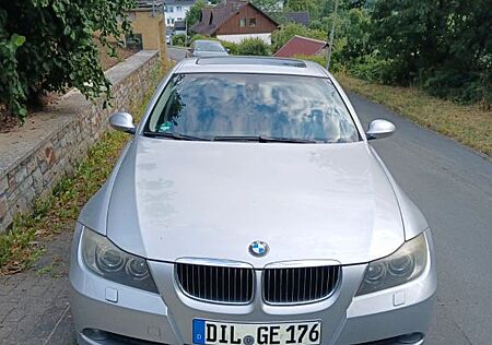 BMW 325i -