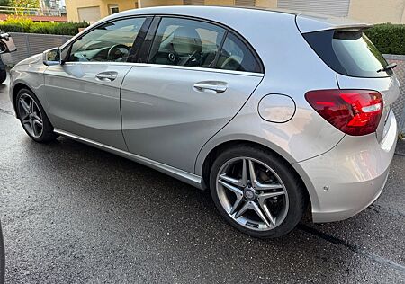 Mercedes-Benz A 180 - helles Leder, Top ausgestattet und gepfl
