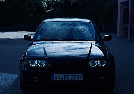 BMW 328ia E46
