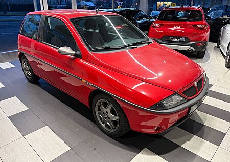 Lancia Ypsilon elefantino rosso 16v