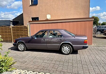 Mercedes-Benz E 230