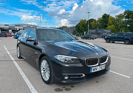 BMW 530d xDrive Touring A Luxury Line Luxury Line