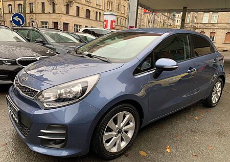 Kia Rio 1.4 Aut. UEFA EURO 2016 NAVI PDC CAMERA