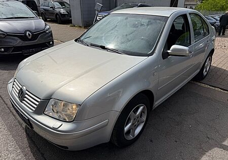 VW Bora Volkswagen 1.6 Auto Basis*SCHECKHEFT*TÜV*8-FACH BEREIF