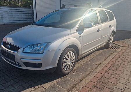 Ford Focus Turnier Ghia | Tüv 09/26 | AHK | Sitzhzg