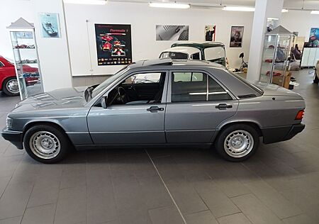 Mercedes-Benz 190 190E 2,0