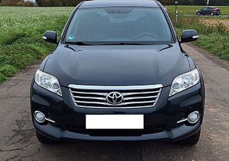 Toyota RAV 4 2,2-l-D-4D 4x4 Executive Automatik Exe..