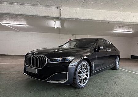 BMW 730 LONG xDrive *Scheckheft* *Sauber*