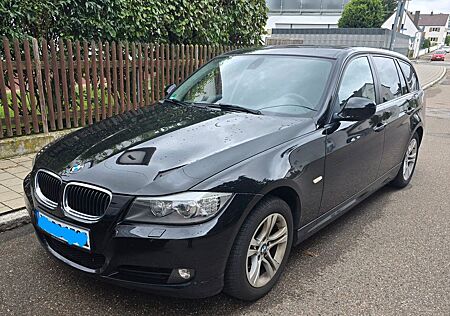 BMW 318i Touring -