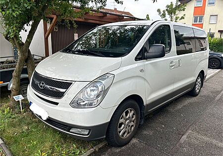 Hyundai H-1 8-Sitzer zum Minicamper umbaubar