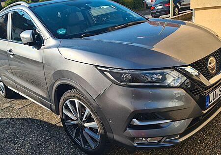Nissan Qashqai 1.3 DIG-T DCT LED Navi /Klima/AHK Tekna+