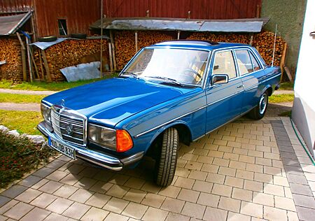 Mercedes-Benz 230 E