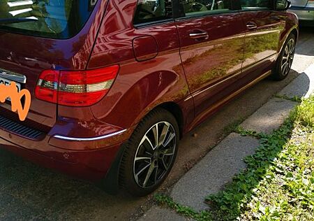 Mercedes-Benz B 200 -