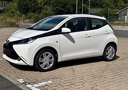 Toyota Aygo (X) Aygo -play Team D.Klima. Rueckfahrkamera