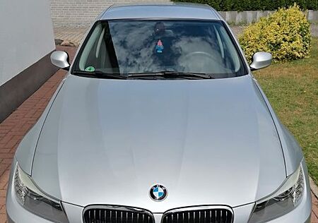 BMW 318i E90 Sitzheizung Tempomat Klima Einparkhilfe