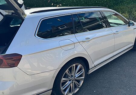 VW Passat Variant Volkswagen 1.5 TSI DSG R-Line