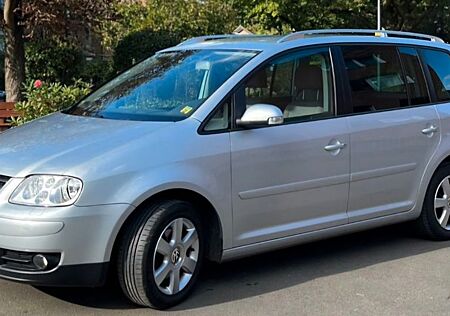 VW Touran Volkswagen 1.6 FSI Highline Highline