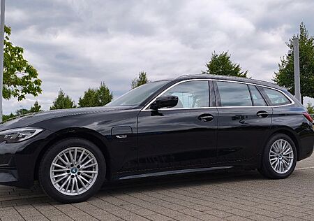 BMW 320 E ,Touring , Plug in Hybrid ,Sportline,1.Hd.