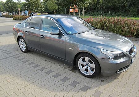 BMW 523i A -