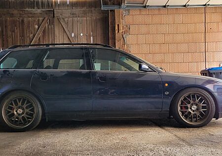 Audi A4 2.8 Avant quattro -