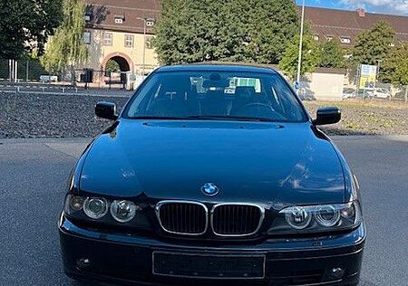 BMW 520i Exclusive Black Metallic/Leder Highline
