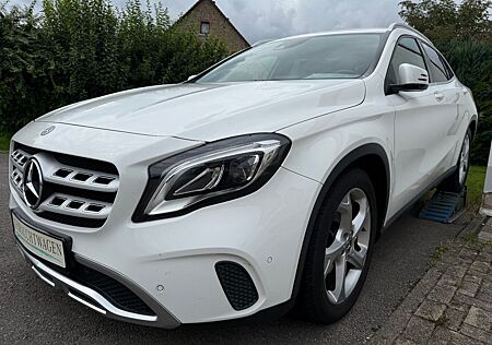 Mercedes-Benz GLA 180 DCT -