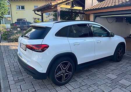 Mercedes-Benz GLA 220 d 4MATIC DCT -