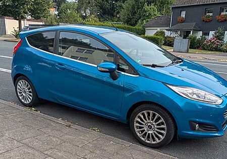 Ford Fiesta Titanium TÜV/SHZ/Klima/PDC/Zahnriemen