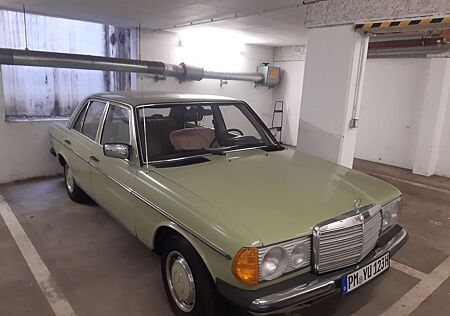Mercedes-Benz 240