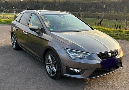 Seat Leon ST 2.0 TDI DSG Beats Panorama Ahk LED 184ps