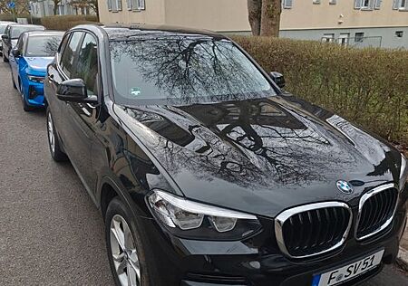BMW X3 xDrive20i AT - Top Gepflegt
