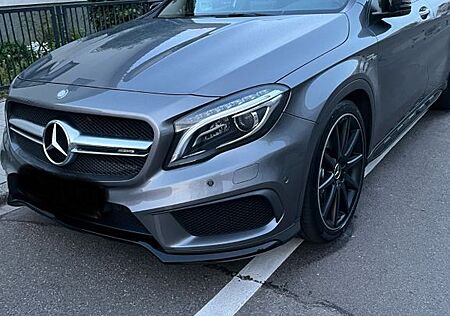 Mercedes-Benz GLA 45 AMG Mercedes-AMG GLA 45 4MATIC DCT AMG