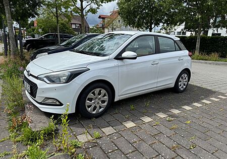 Hyundai i20 Active - 1. Hand