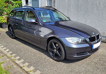 BMW 318i Touring E91, TÜV 11/26, AHK, 8x bereift