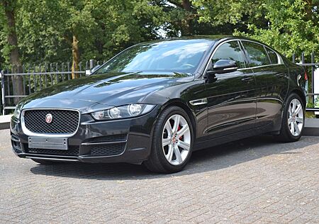 Jaguar XE Prestige 25t AUTO NAVI SITZH. LEDER