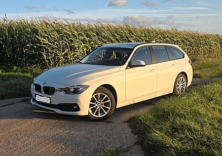 BMW 320d Touring - Panorama,Head-Up,Navi Pro,8-Fach