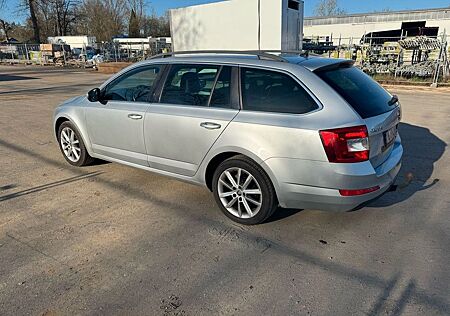 Skoda Octavia Combi Style DSG,NAVI,XENON,AHK.