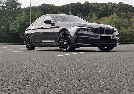 BMW 530i xDrive A - SportLine / Garantie